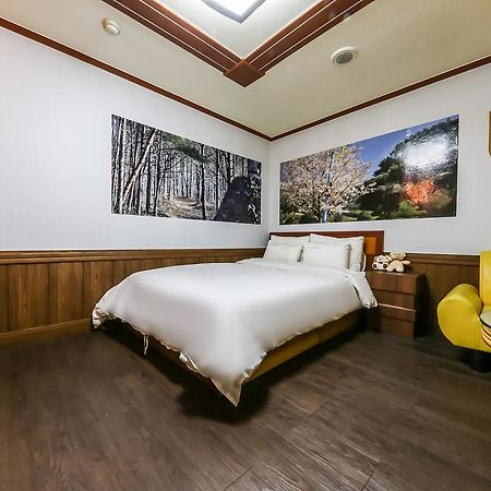בוריאונג Pine Motel מראה חיצוני תמונה