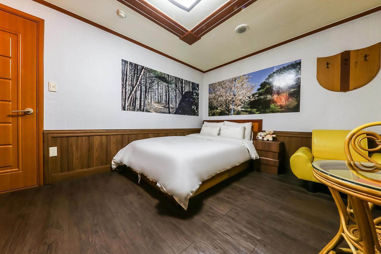 בוריאונג Pine Motel מראה חיצוני תמונה