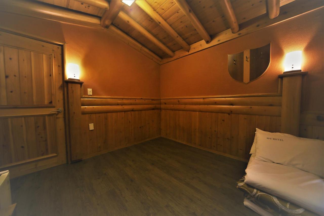 בוריאונג Pine Motel מראה חיצוני תמונה