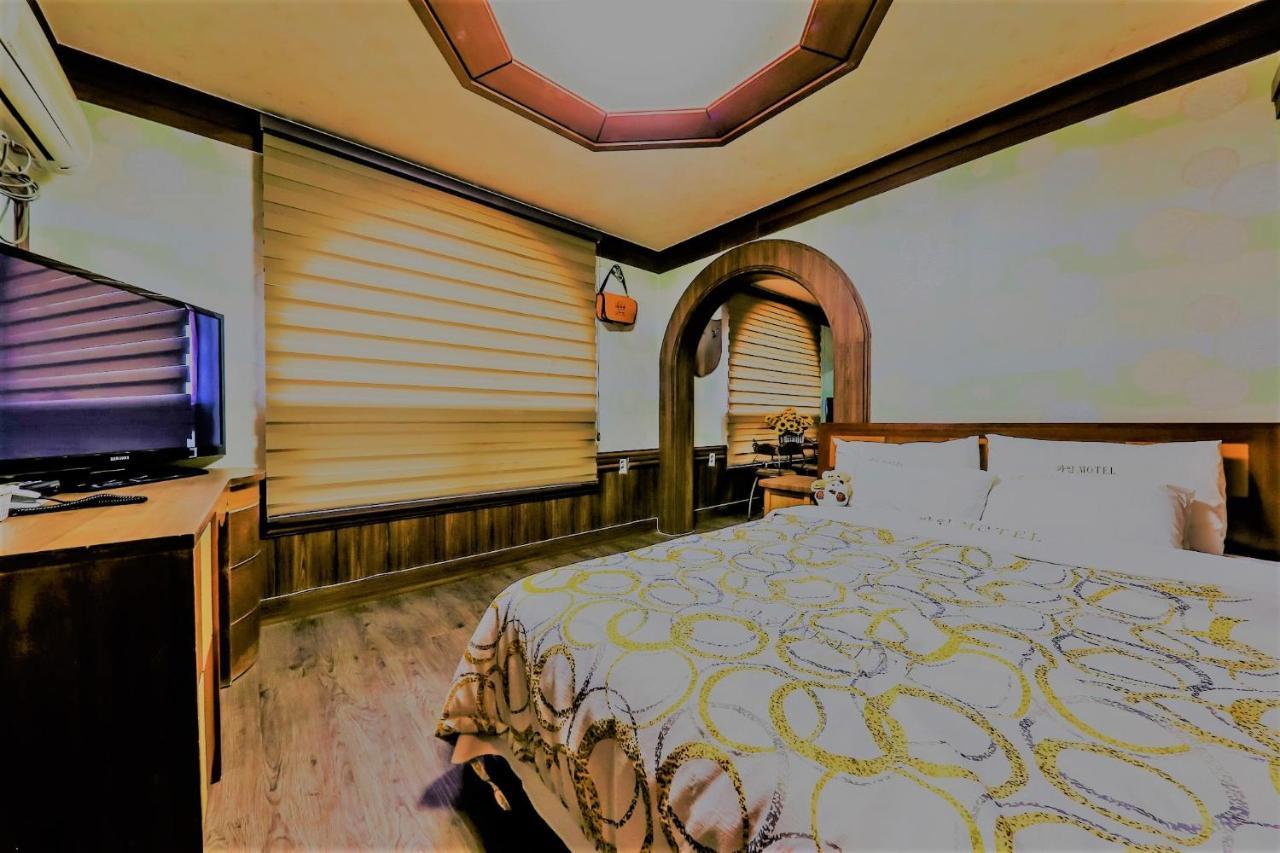 בוריאונג Pine Motel מראה חיצוני תמונה