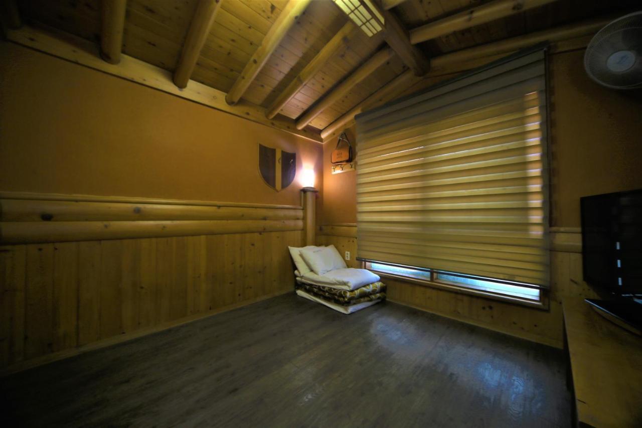 בוריאונג Pine Motel מראה חיצוני תמונה