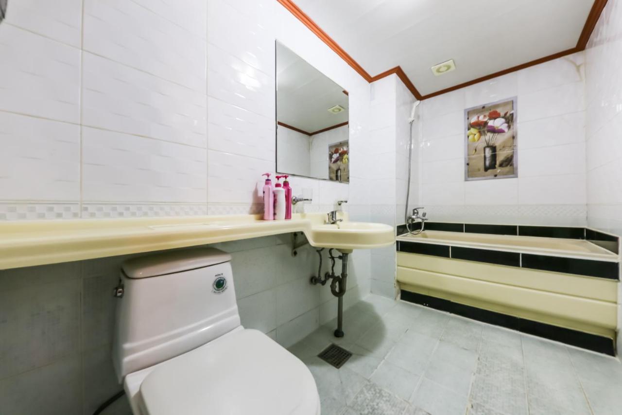 בוריאונג Pine Motel מראה חיצוני תמונה