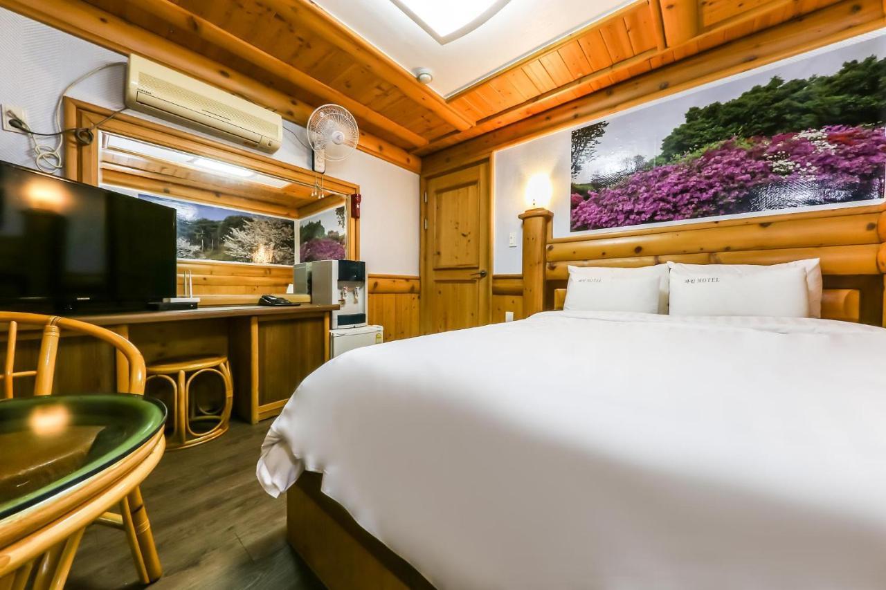 בוריאונג Pine Motel מראה חיצוני תמונה